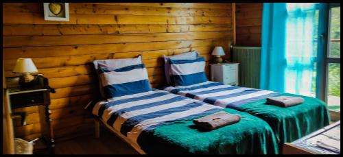 Twin Room with Mountain View and Shared Bathroom