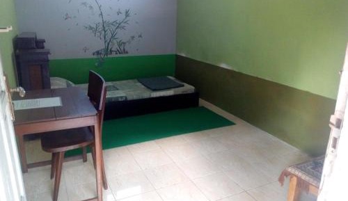 Single Room with Shared Bathroom