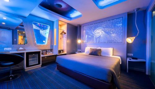 Theme room
