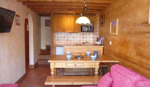 Apartment with Mountain View