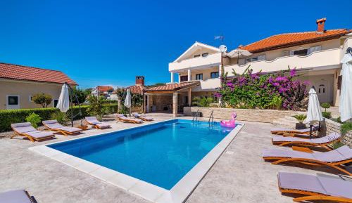 Comfort Two-Bedroom Apartment with Balcony and Sea View