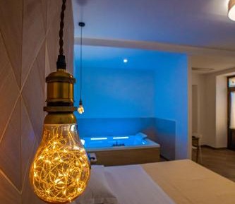 Deluxe Suite with Spa Bath