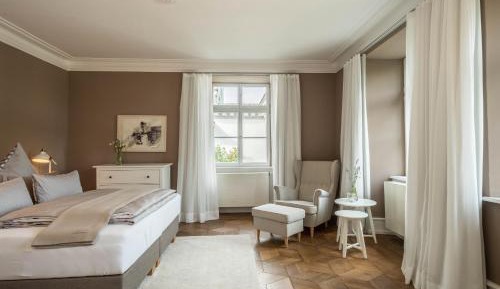 Superior One-Bedroom Apartment