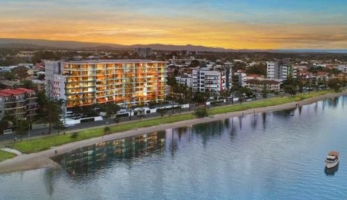 One-Bedroom Apartment with Water View
