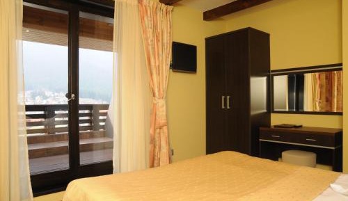 Suite with Mountain View