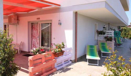 Apartment with Garden View