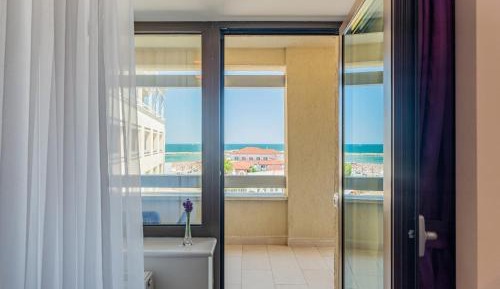 Deluxe Suite with Sea View