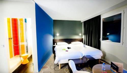 Family Room with 2 Single Beds and Sofa