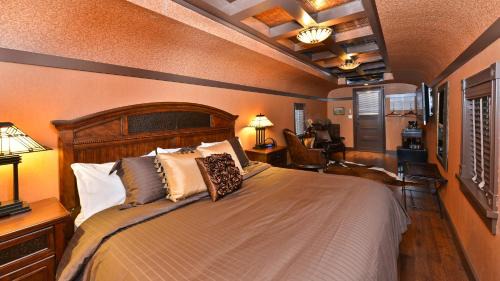 King Suite with Spa Tub