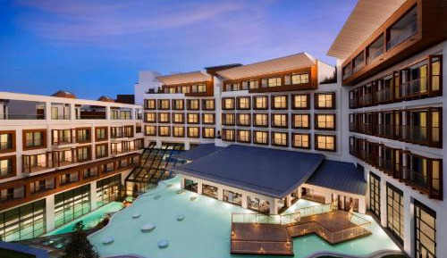 Superior Room with Balcony and Pool View