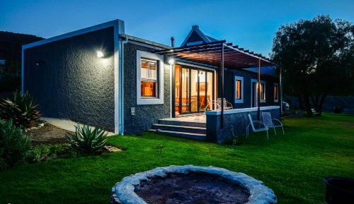 Deluxe Three-Bedroom Cottage