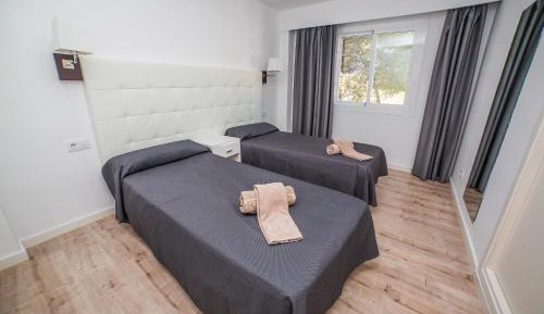 One-Bedroom Apartment (3 Adults + 1 Child)