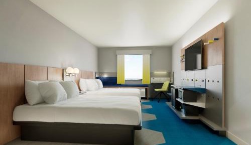 Queen Suite with Shower Only - Non-Smoking