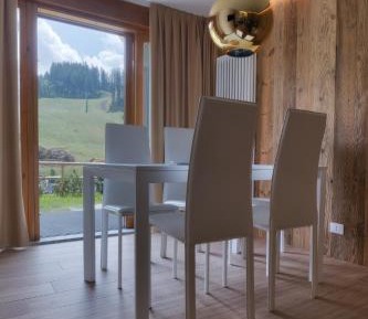 Apartment with Mountain View