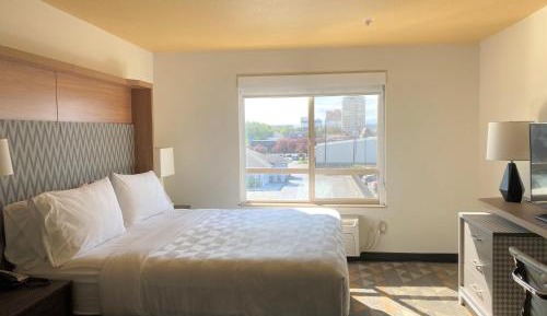 King Room - Mobility Access/Hearing Accessible