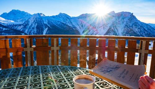 Apartment with Mountain View