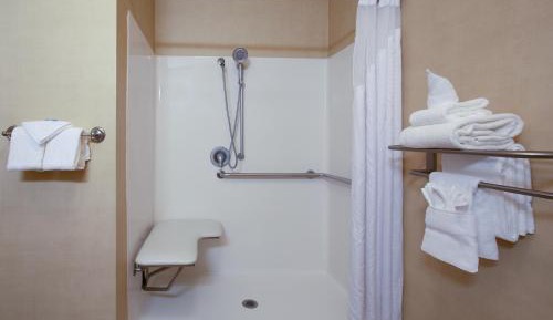 Queen Room with Two Queen Beds - Mobility Access Tub/Non-Smoking