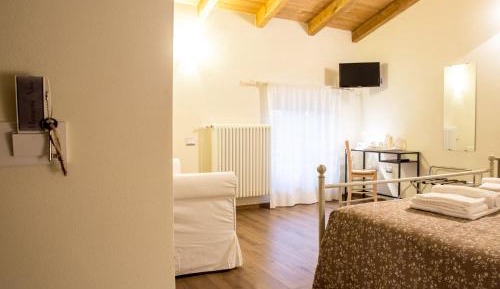 Deluxe Room (2 Adults + 1 Child)