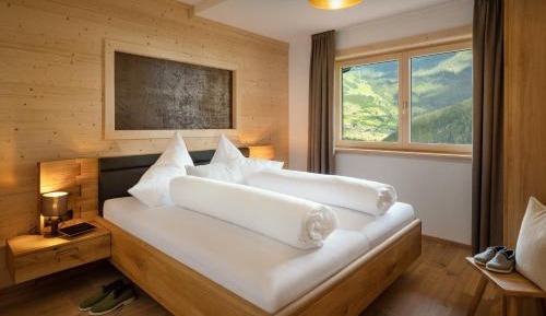 Apartment with Garden View