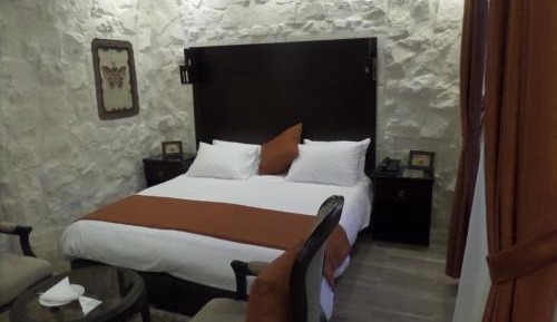 Deluxe Room (2 Adults + 1 Child)