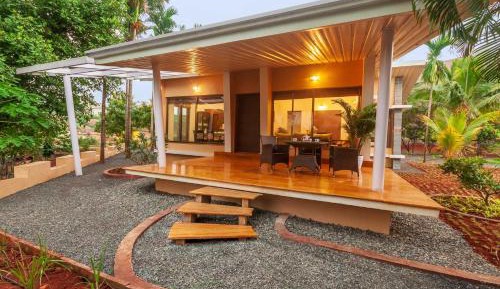 Villa with Garden View