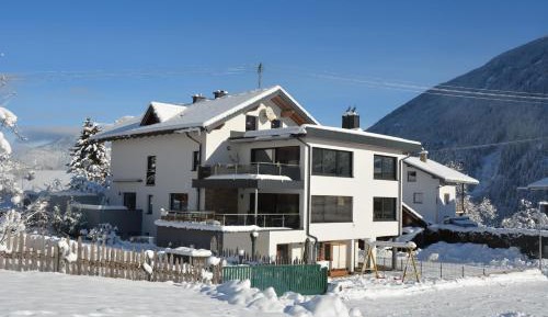 Apartment with Mountain View
