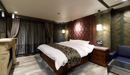 Queen Room with Spa Bath