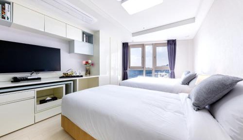 Family Twin Room With City View