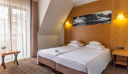 Apartment with Mountain View