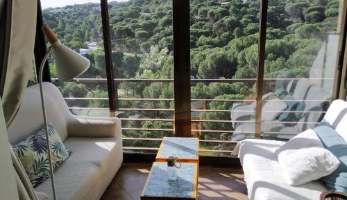 Apartment with Mountain View