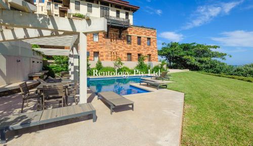 Apartment with Garden View
