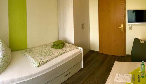 Single Room with Shared Bathroom