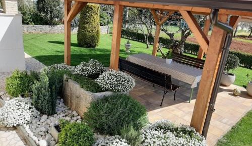 Apartment with Garden View