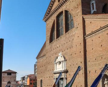 Deluxe Room (2 Adults + 1 Child)