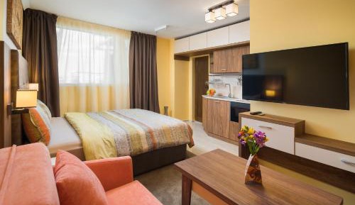 Deluxe King Studio CORAL