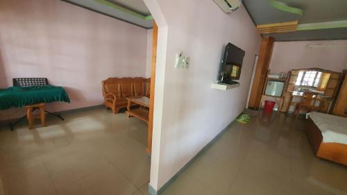 Family Room with Garden View