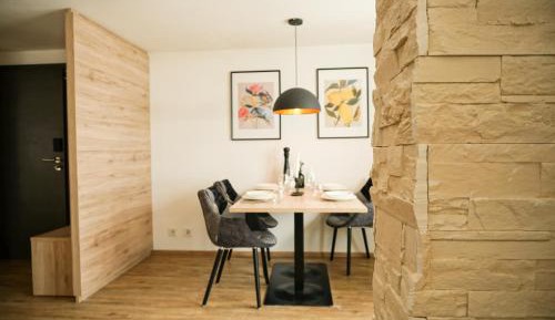 Apartment with Mountain View