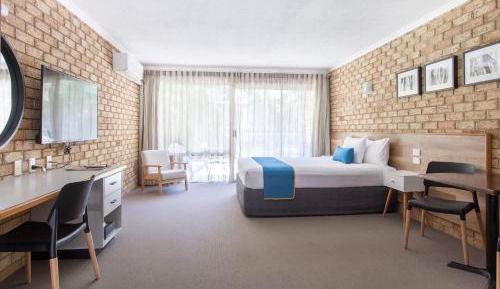 Queen Room with Kitchenette