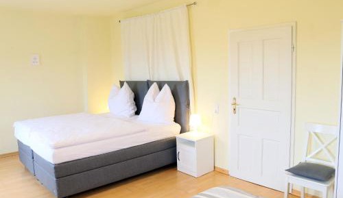 One-Bedroom Apartment with Balcony