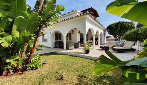 Villa with Garden View