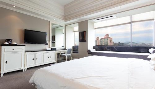 Deluxe Double Room with Lake View