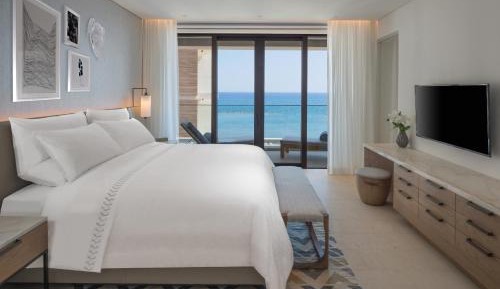 Deluxe Seaview Suite