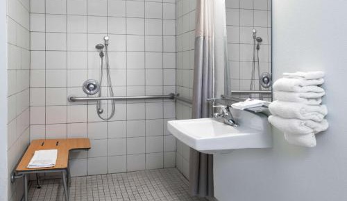 Queen Room - Disability Access
