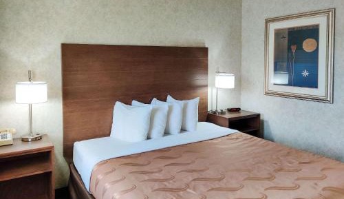 Standard King Room - Non-Smoking 