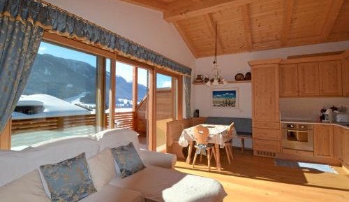 AT 126 - Via Fratelli Baur 3, Roulette