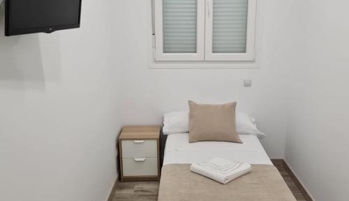 Single Room with Shared Bathroom