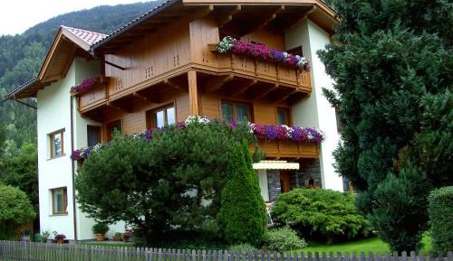 Three-Bedroom Apartment with Balcony