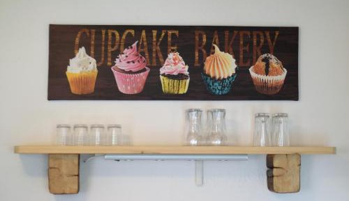 Apartment with Mountain View