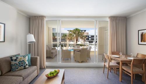 One-bedroom deluxe suite - pool-ocean view