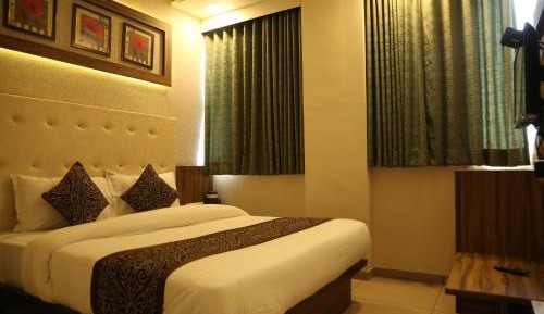 Deluxe Double Room (2 Adults + 1 Child)